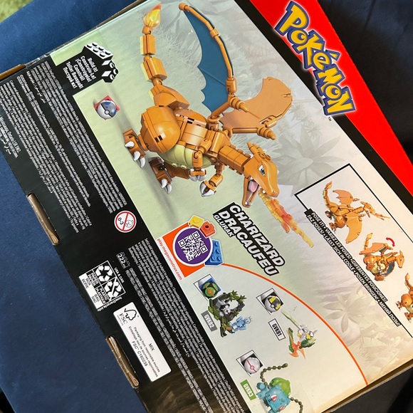 Pokemon Charizard Mega Construx - Picture 2 of 2